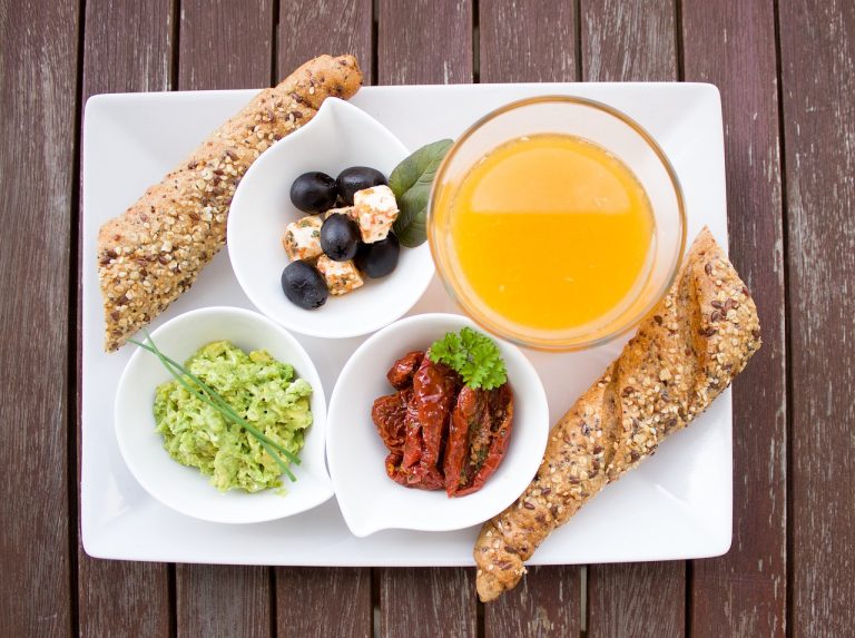 Adequate diet for teenage girl
