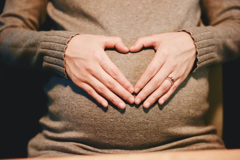 7 pregnancy warning signs