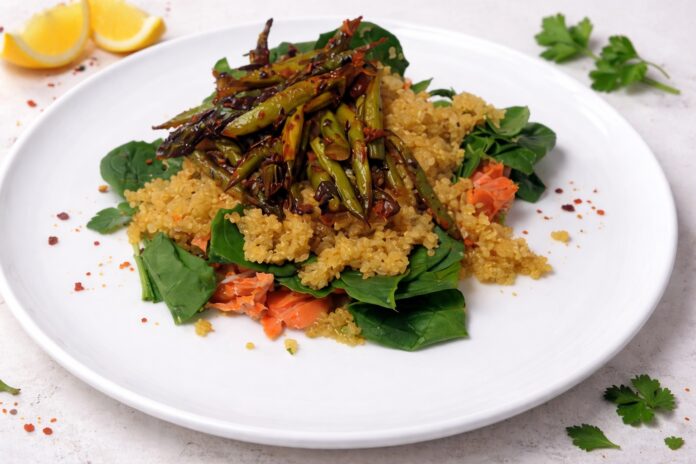 Spicy asparagus quinoa and salmon